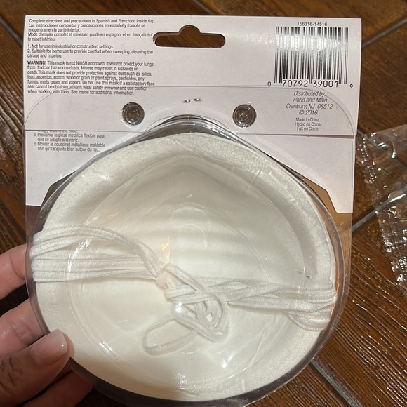 5 Dust Masks - Picture 2 of 2